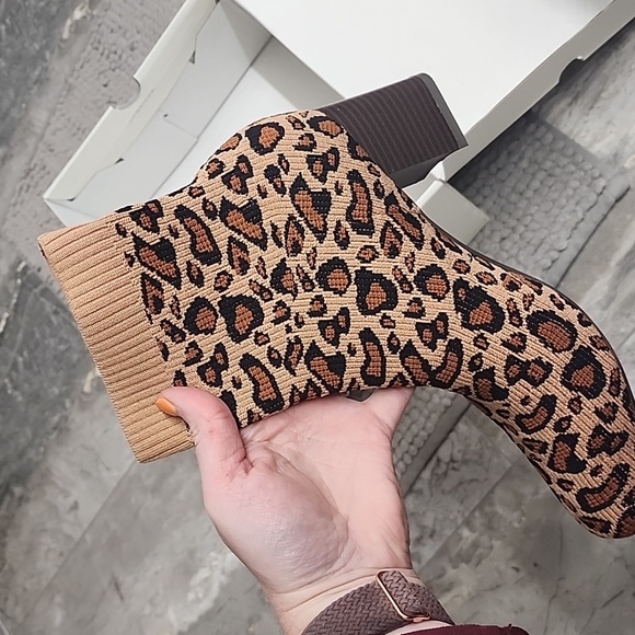 🆕️ sz 9 leopard print boots🔥 - Picture 3 of 6